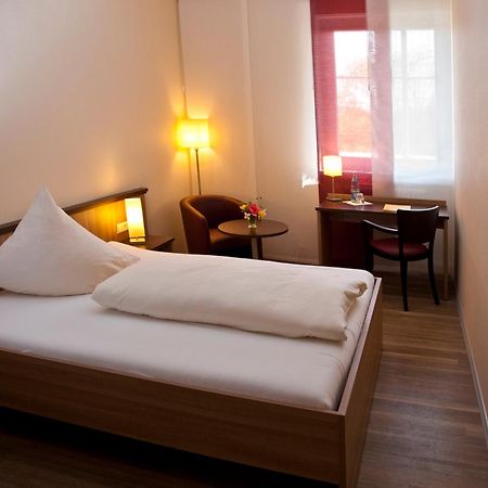 Hotel Tagungshaus Regina Pacis Leutkirch im Allgäu Pokój zdjęcie